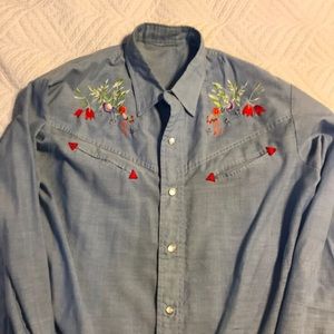 Men’s long sleeve shirt, pearl snaps